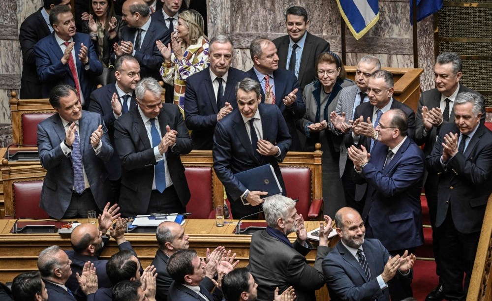 البرلمان اليوناني يصوت ضد حجب الثقة عن حكومة ميتسوتاكيس