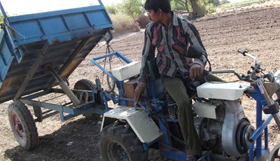 كما أن الجرار صالح لاستخدامات أخرى من ضمنها النقل ورش المبيدات والريّ والحصاد أيضا