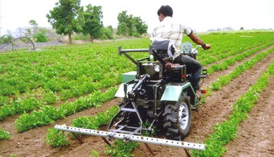 حوّل الابتكار حياة الكثيرين من المزارعين الفقراء في قرية منسوخبهائي إلى الأفضل بفضل رعاية مؤسسة نيفانديا التي تتولى تسويق الأفكالر وتقديم المساعدات الضرورية للمبتكرين. وباتت القرية تصنّع عددا من الجرارات التي لا تكفي بحاجة الطلب إليها