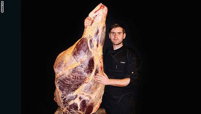 ينحدر أليكاسندر بولمارد من عائلة تختص بتربية وذبح المواشي لستة أجيال، وهو اللحام الوحيد في العالم الذي يقدم هذه اللحوم المتميزة والباهظة الثمن.