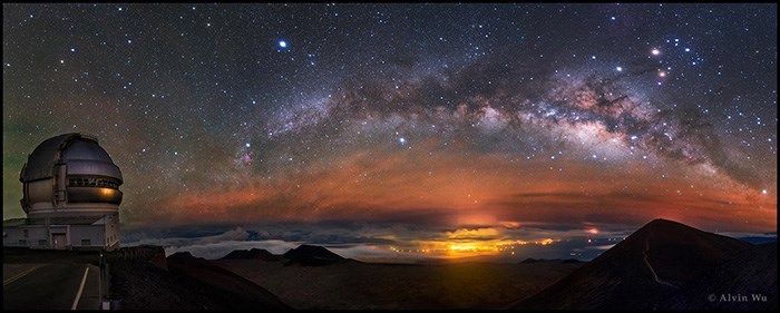الصورة الفائزة في فئة الضوء للمصور الفين وو من الصين لدرب التبانة في من مرصد ماونا كيا في هاواي