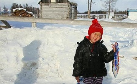 طفلة روسية "4 سنوات" تسير 8 كم في الثلوج لإسعاف جدتها