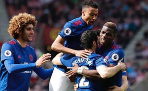 بالفيديو.. لفتة إنسانية رائعة من لينجارد تجاه مشجع مقعد