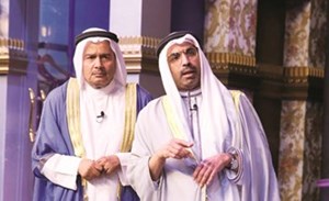 الفنانان القديران طارق العلي وعبدالرحمن العقل في مسرحية ولد بطنها