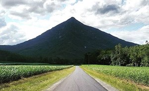 شاهد.. اكتشاف هرم مصري مخبأ في أستراليا