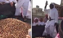 بالفيديو.. بيع كيس تمر فاخر بأكثر من 14 ألف ريال سعودي.. و "المحرِّج" يرقص فرحاً