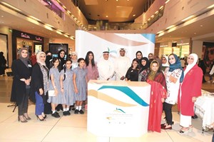 موهوبات المركز خلال الاحتفال بيوم المعلم