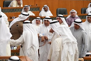 الجراح لحمدان: اقعد.. وعسكر يتدخل: هذا شيخنا الجراح