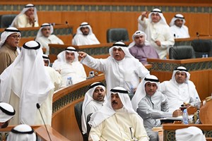 الجراح لحمدان: اقعد.. وعسكر يتدخل: هذا شيخنا الجراح