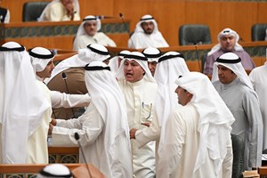 الجراح لحمدان: اقعد.. وعسكر يتدخل: هذا شيخنا الجراح