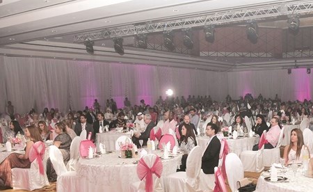 حضور حاشد يتابع الحفل التوعوي لسرطان الثدي