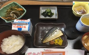 شاهد ما فعلته أمريكية أبهرها طعام المستشفى في اليابان