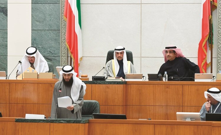 رئيس مجلس الأمة مرزوق الغانم ونائبه عيسى الكندري وأمين السر د. عودة الرويعي على المنصة ويبدو الأمين العام 	(هاني الشمري)