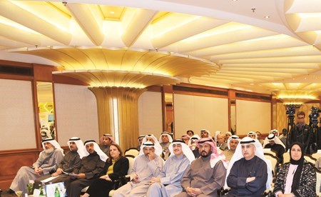 العدساني وجمال جعفر ومحمد المطيري والشيخ طلال الخالد في مقدمة الحضور (احمد علي)