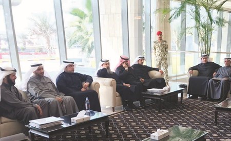 أسامة الشاهين ورياض العدساني ومبارك الحجرف وعبدالله فهاد ومحمد هايف وشعيب المويزري وخالد العتيبي
وعبدالوهاب البابطين وعمر الطبطبائي ونايف المرداس ود.عبدالكريم الكندري ومحمد الدلال ود.عادل الدمخي اثناء الاعتصام