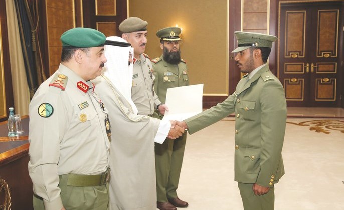  وتكريم لأحد الضباط