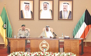 مشعل الأحمد لضباط الحرس الجدد: الكويت أمانة في أعناقنا