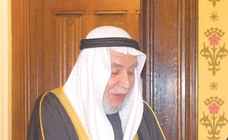 الشيخ صباح ناصر صباح الأحمد يكرم د. خالد المذكور