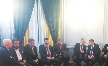 جانب من الحضور اثناء مأدبة الغنيم