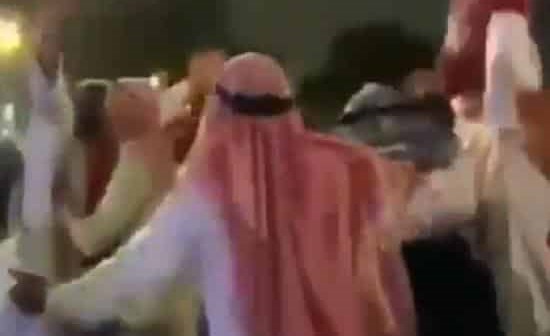 بالفيديو..جماهير ليفربول يرتدون الزي العربي ويهتفون "السلام عليكم"