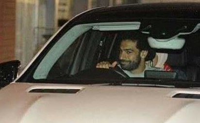 هل يمنع محمد صلاح زوجته من الظهور في وسائل الإعلام؟