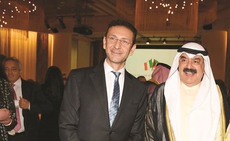 الجارالله متوسطا السفير الايطالي والشيخة انتصار السالم