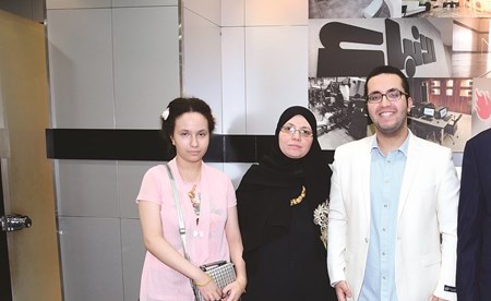 الطالب المتفوق أحمد عبدالحكيم مع أسرته (احمد علي)