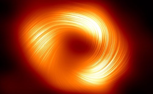 الثقب الأسود الهائل في درب التبانة مزنر بمجالات مغناطيسية قوية
