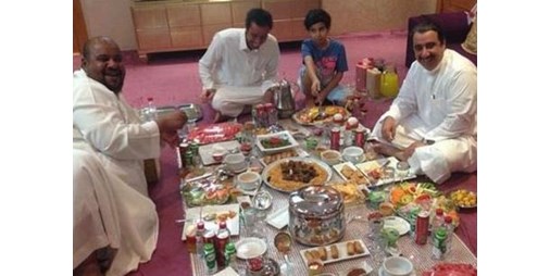 بالصور مائدة إفطار تطوي خلاف الفنانين فايز المالكي وحسن عسيري