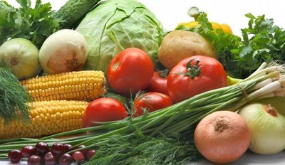 4- التغذية الصحية والمتوازنة، من خلال تناول الكثير من الخضروات والحبوب والألياف، من شأنها أن تحول دون الإصابة بالسمنة وبالتالي إلحاق أضرار بالكليتين. 