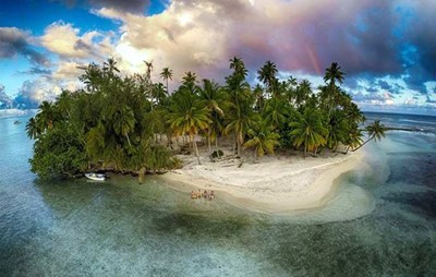 الفائز بالجائزة الثالثة عن فئة الطبيعة، من جزيرة بولينيسيا الفرنسية.