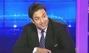 بالفيديو ميدو يحلق شعره على الهواء بعد تتويج ليستر سيتي بالدوري الإنجليزي