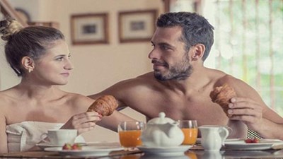 عشرات الآلاف يتسابقون في لندن على أول مطعم للعراة