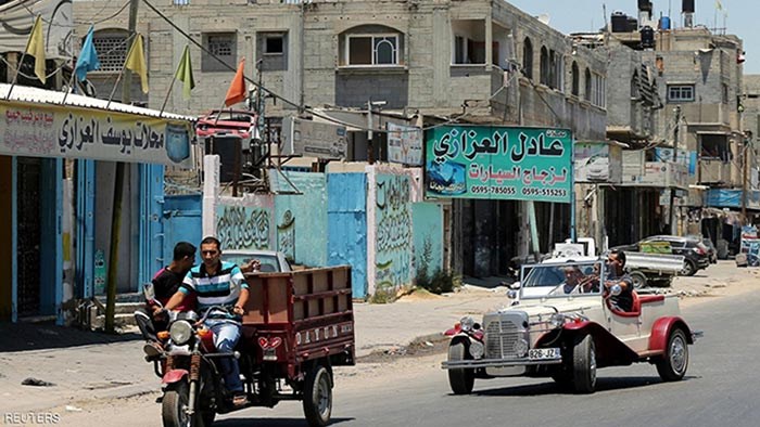 السيارة بنيت بهيكل ميتسوبيشي، ومحرك ميتسوبيشي 1600 حصان