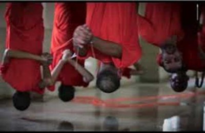 بالصور داعش يضحي بـ19 شخصاً كالمواشي!