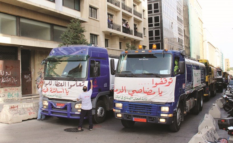 ï»¿Ø§ÙØ³Ø§Ø¦ÙÙÙ Ø§ÙØ¹ÙÙÙÙÙÙ ÙØ§ÙØ´Ø§Ø­ÙØ§Øª Ø®ÙØ§Ù Ø§Ø¹ØªØµØ§ÙÙÙ ÙÙÙÙ Ø·Ø±ÙØ§Øª ÙÙ Ø´ÙØ§Ø±Ø¹ Ø¨ÙØ±ÙØªï»¿