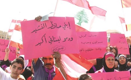 ØÙ
ÙØ© Ø¬ÙØ³ÙØªÙ ÙØ±Ø§Ù
ØªÙ Ø®ÙØ§Ù ÙÙÙØ© Ø§ØØªØ¬Ø§Ø¬ÙØ© ÙÙ Ø³Ø§ØØ© Ø±ÙØ§Ø¶ Ø§ÙØµÙØ Ø§ØØªØ¬Ø§Ø¬Ø§ Ù
٠اÙ
ÙØ§Øª ÙØ¨Ùا٠اÙÙ
ØªØ²ÙØ¬Ø§Øª Ù
Ù Ø§Ø¬ÙØ¨Ù عÙÙ ØªØµØ±ÙØ اÙÙØ²Ùر جبرا٠باسÙÙÙ
ØÙ
ÙØ¯ Ø§ÙØ·ÙÙÙ