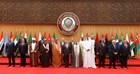  صاحب السمو الأمير الشيخ صباح الأحمد في صورة جماعية مع القادة العرب المشاركين في أعمال القمة العربية ال28 المنعقدة في الأردن