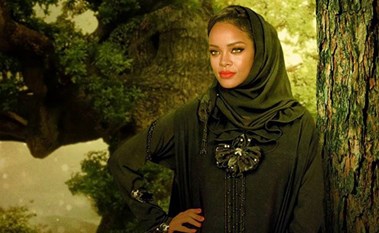 بالصور .. مشاهير هوليوود بالجلباب الخليجي والعقال 5 شاهد.. مشاهير هوليوود بالجلباب الخليجي والعقال