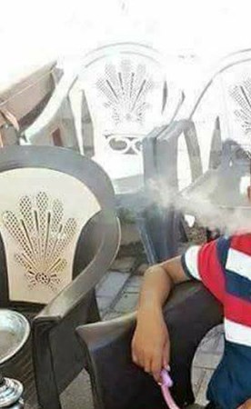 بالصورة .. أطفال يدخنون الشيشة ويثيرون غضباً "تواصلياً" 2 أطفال مصريون يدخنون الشيشة ويثيرون غضباً "تواصلياً"