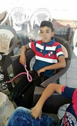 أطفال مصريون يدخنون الشيشة ويثيرون غضباً "تواصلياً"