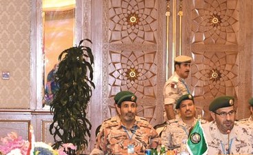 اللواء الركن أحمد آل علي لدى مشاركته بالاجتماع