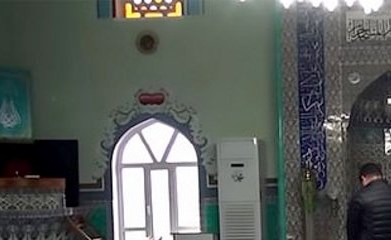 بالصور..كيف اكتشف إمام مسجد أتراكاً ظلوا يصلون عكس القِبلة لـ 37 عاما؟!