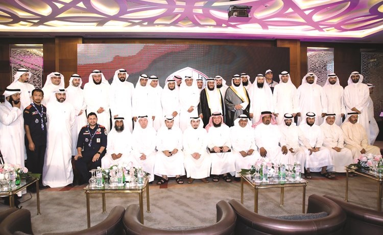 فريد أسد عمادي ووليد الشعيب ومحمد العليم والحضور خلال حفل التكريم	 (زين علام)