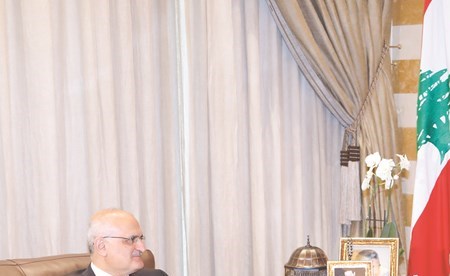 ï»¿Ø±Ø¦ÙØ³ Ø§ÙØÙÙÙ
Ø© اÙÙ
ÙÙ٠سعد Ø§ÙØØ±ÙØ±Ù Ù
Ø³ØªÙØ¨Ùا ÙØ²Ùر اÙÙ
اÙÙØ© عÙÙ ØØ³Ù Ø®ÙÙÙ ÙÙ Ø¨ÙØª اÙÙØ³Ø· (Ù
ØÙ
ÙØ¯ Ø§ÙØ·ÙÙÙ)