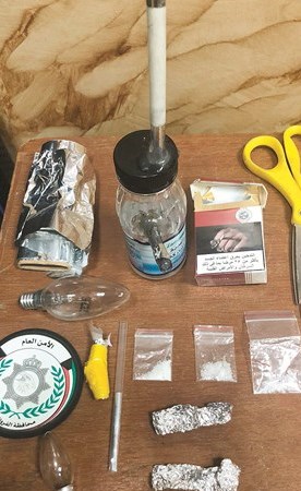 مواد مخدرة وأدوات تعاط من مضبوطات حملات الأمن العام