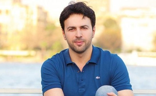 شاهد شقيق تيم حسن الذي يفوقه وسامة يشعل مواقع التواصل ويحرج أخيه