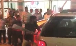 بالفيديو.. «الداخلية»: وافدون منعوا لصاً من سرقة مركبة بعد طعن آسيوي في الفحيحيل