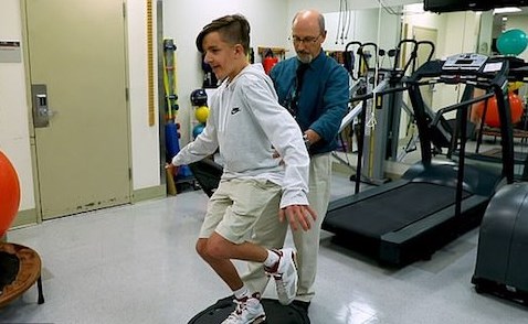 جراحة رائدة تنقذ حياة شاب من تشوه قاتل