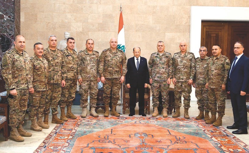 ï»¿Ø§ÙØ±Ø¦ÙØ³ Ø§ÙØ¹ÙØ§Ø¯ ÙÙØ´Ø§Ù Ø¹ÙÙ ÙØ³ØªÙØ¨ÙØ§ ÙØ§Ø¦Ø¯ Ø§ÙØ¬ÙØ´ Ø§ÙØ¹ÙØ§Ø¯ Ø¬ÙØ²Ù Ø¹ÙÙ Ø¹ÙÙ Ø±Ø£Ø³ ÙÙØ¯ ÙÙ ÙØ¨Ø§Ø± Ø¶Ø¨Ø§Ø· Ø§ÙÙÙØ§Ø¯Ø© ÙØªÙØ¯ÙÙ Ø§ÙØªÙÙØ¦Ø© Ø¨Ø§ÙØ£Ø¹ÙØ§Ø¯	 (ÙØ­ÙÙØ¯ Ø§ÙØ·ÙÙÙ)ï»¿